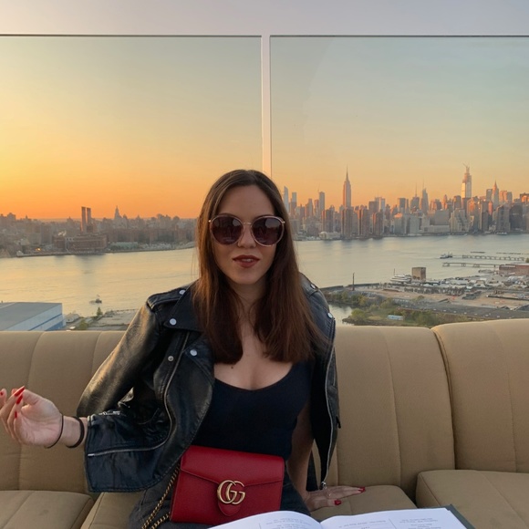 Meet your Posher, Felicia - Picture 1 of 2